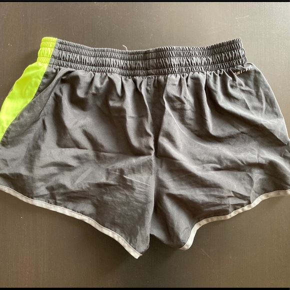 🏃‍♀️2 for $50 - Nike Dry-Fit - Picture 2 of 4